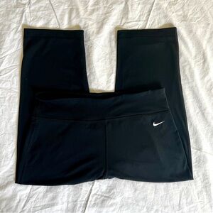 Nike Fit Dry Black Cropped Leggings in Medium